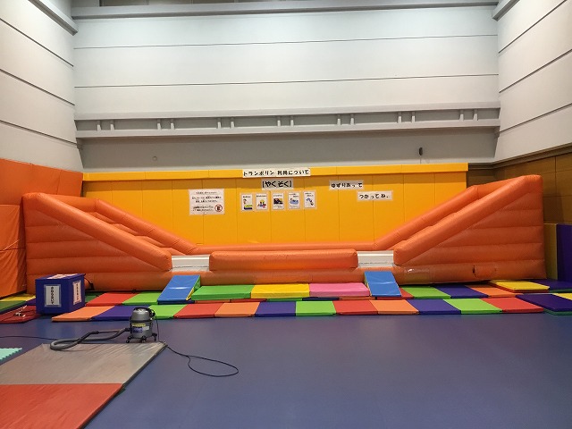 エアー・タンブリング・トランポリン