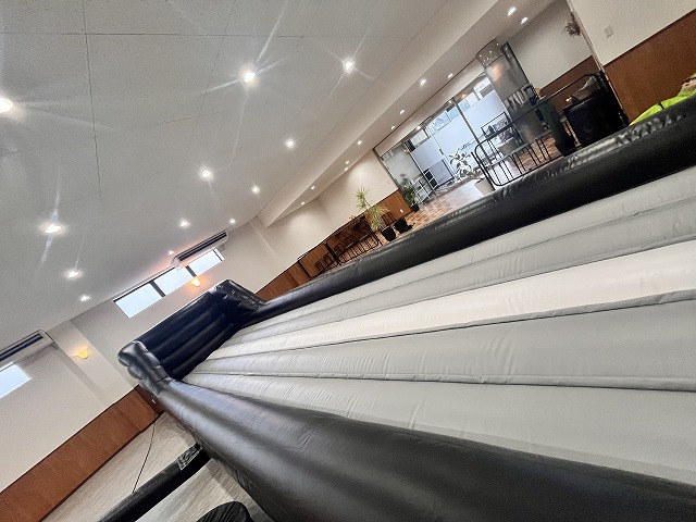 エアー・タンブリング・トランポリン