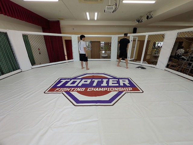 格闘技MMAケージ